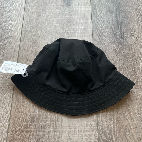 Lululemon On My Level Bucket Hat *Pocket in Black main image 5
